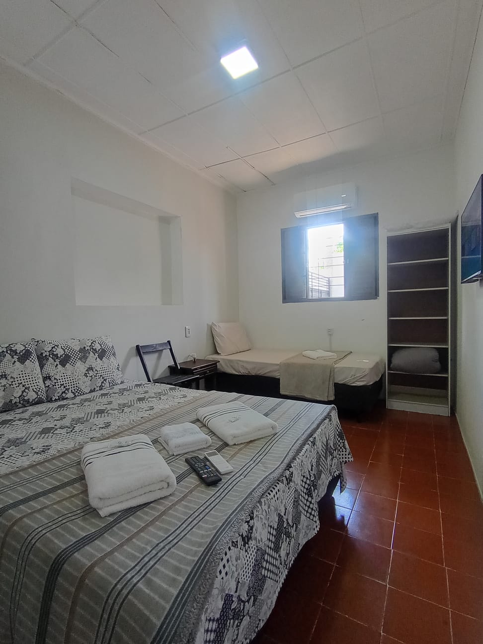 Quarto Triplo do New Hotel com cama de casal e solteiro